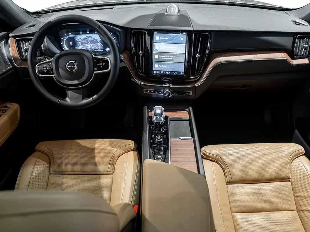 Volvo XC60 B4 Ultimate Dark AWD B&W AHK STANDHEIZUNG 11/2023-photo-7