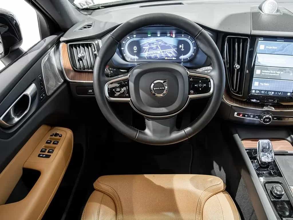 Volvo XC60 B4 Ultimate Dark AWD B&W AHK STANDHEIZUNG 11/2023-photo-8