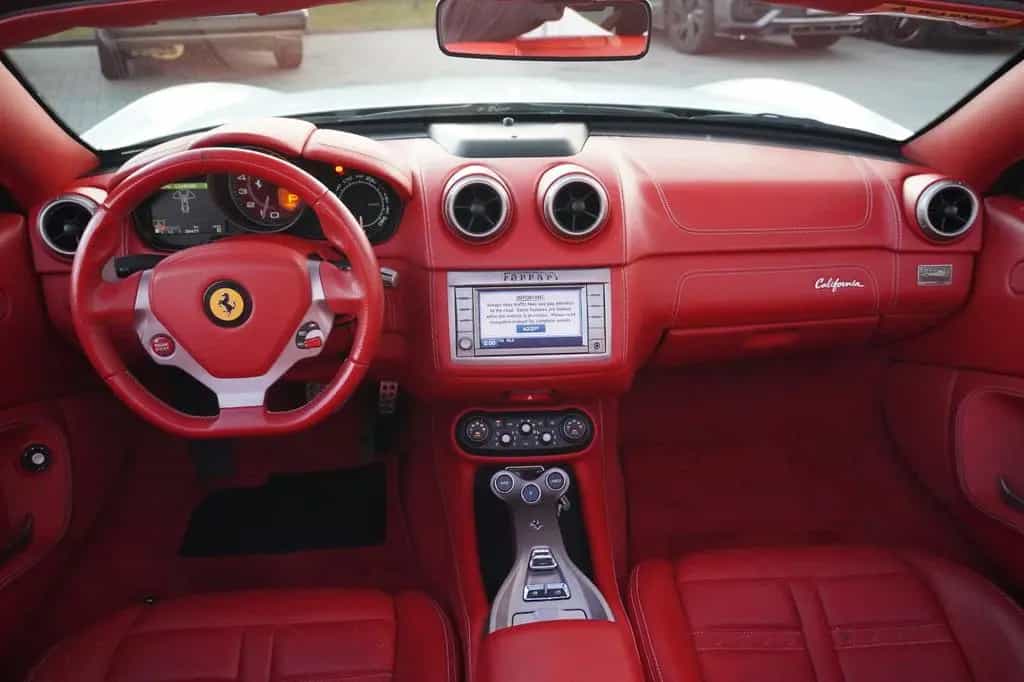 Ferrari California 4.3 V8 4-Sitzer 01/2012-photo-17