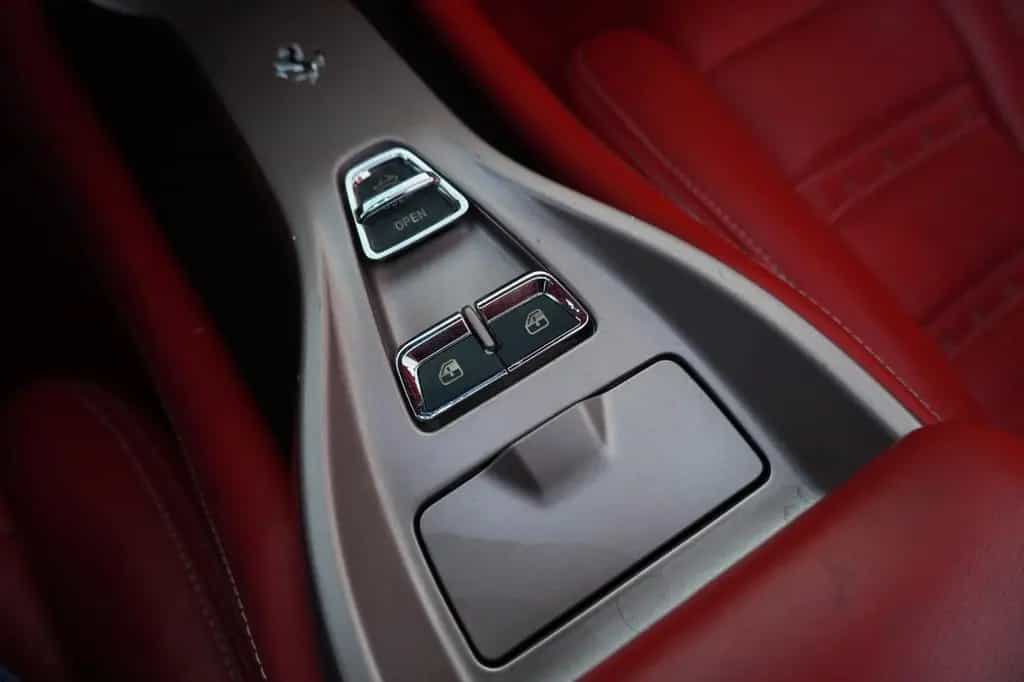 Ferrari California 4.3 V8 4-Sitzer 01/2012-photo-29
