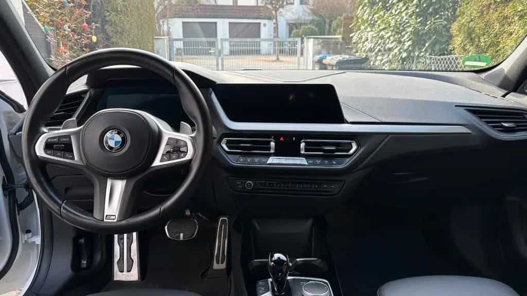 BMW M135 xDrive 03/2022-photo-11