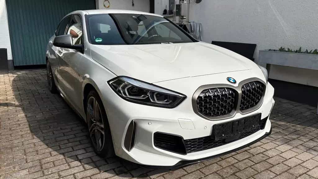 BMW M135 xDrive 03/2022-photo-2