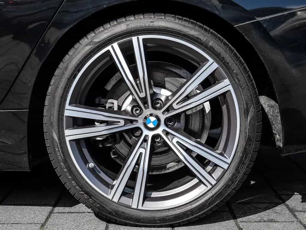 BMW 330 i M Sport PANO ACC AHK RFK NAVI LED Laser 09/2022-photo-3
