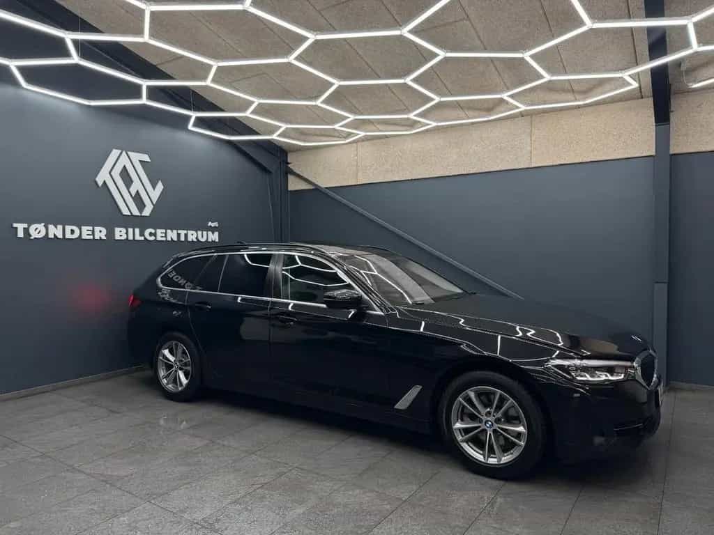 BMW 5 Series 520 5 Touring 520 d xDrive 12/2022-photo-1