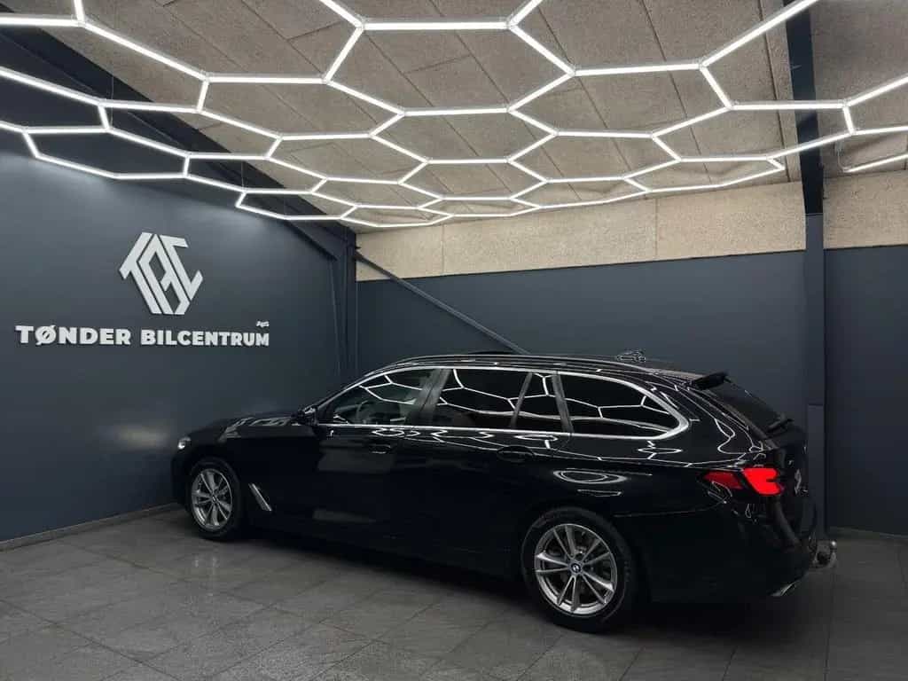 BMW 5 Series 520 5 Touring 520 d xDrive 12/2022-photo-2