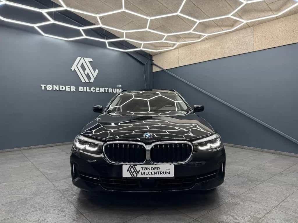 BMW 5 Series 520 5 Touring 520 d xDrive 12/2022-photo-3