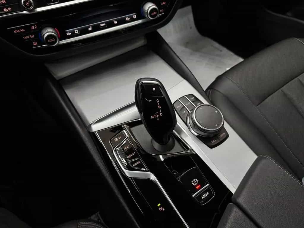 BMW 5 Series 520 5 Touring 520 d xDrive 12/2022-photo-5