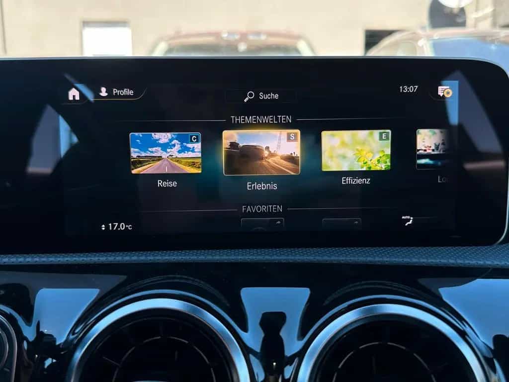 Mercedes-Benz A 200 *AMG-LINE*PANO*NAVIGATION-PREMIUM* 11/2018-photo-30