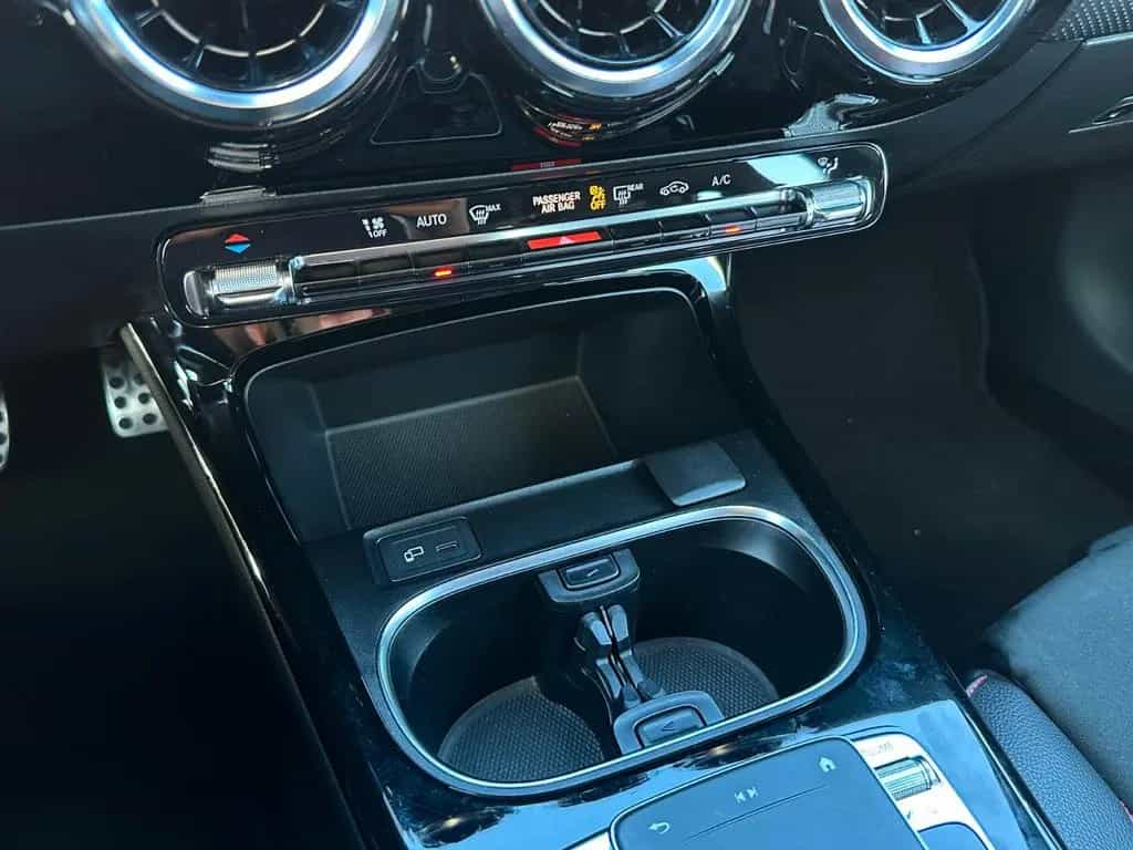 Mercedes-Benz A 200 *AMG-LINE*PANO*NAVIGATION-PREMIUM* 11/2018-photo-36