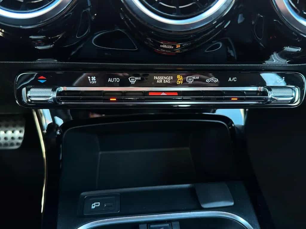 Mercedes-Benz A 200 *AMG-LINE*PANO*NAVIGATION-PREMIUM* 11/2018-photo-37