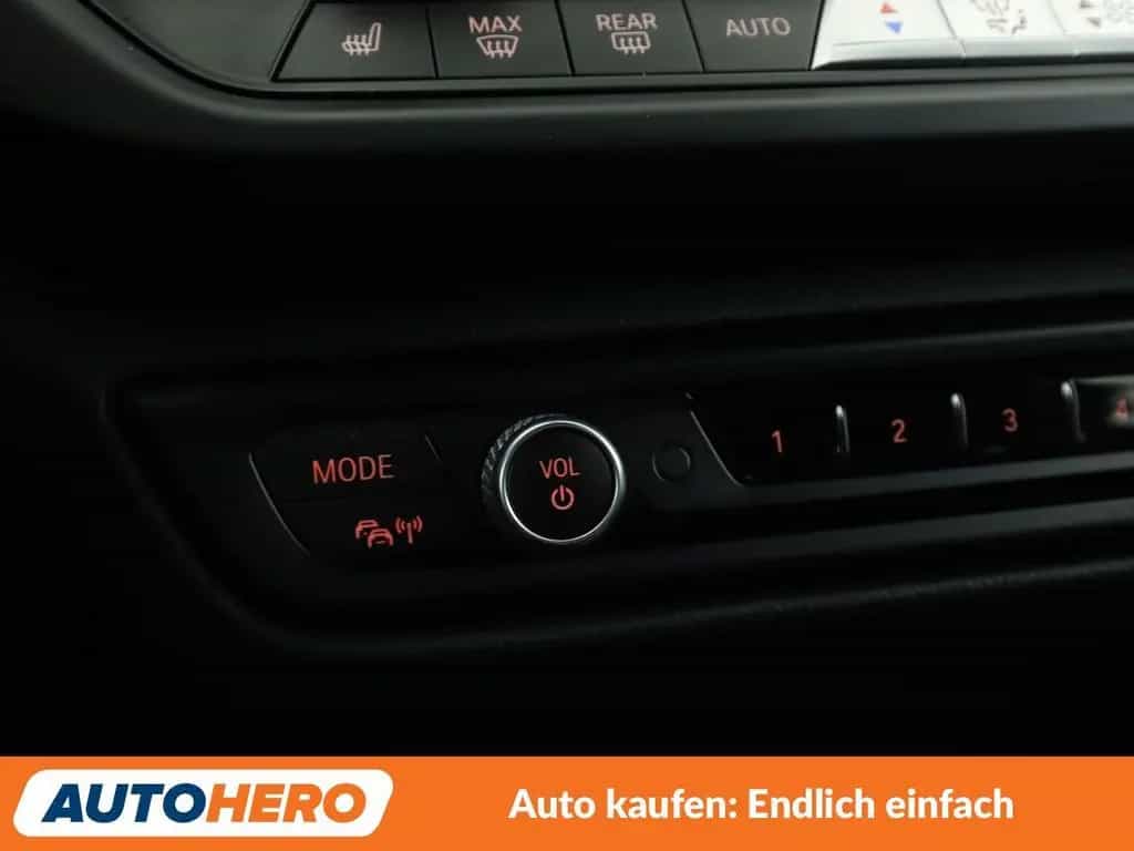 BMW M135 1er M135i xDrive Aut.*NAVI*HEAD-UP*LED*TEMPO*PDC 01/2021-photo-25