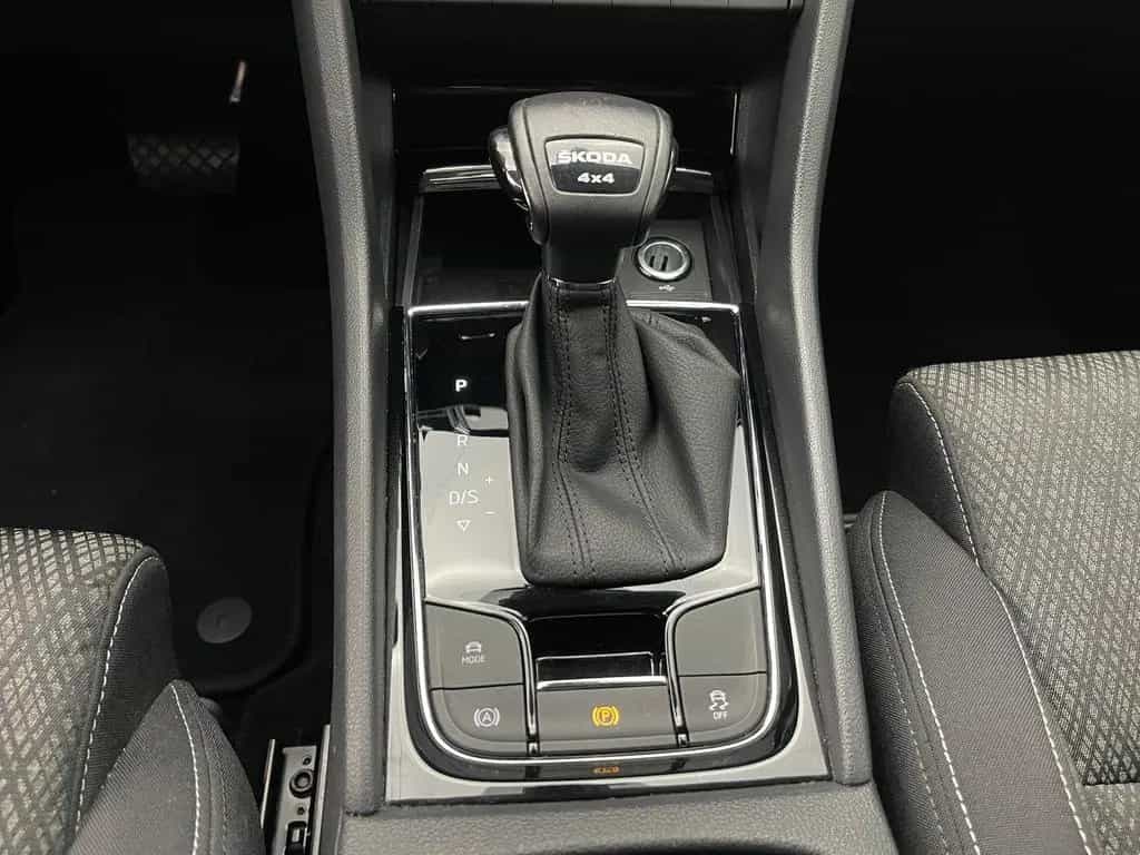 Skoda Karoq Style 4x4 *KESSY*KAM*LED*ACC*CARPLAY*SHZ* 02/2023-photo-24