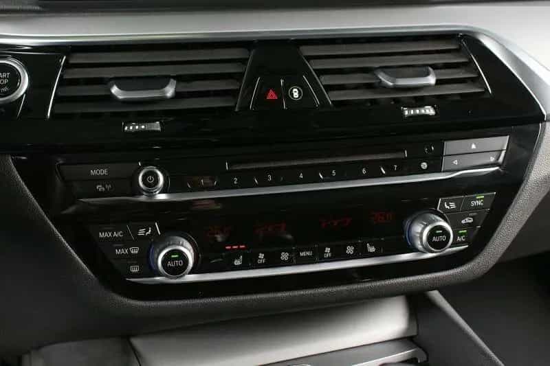 BMW 520 d Aut. LED HuD Parkassistent LiveCockProfessi 03/2020-photo-13