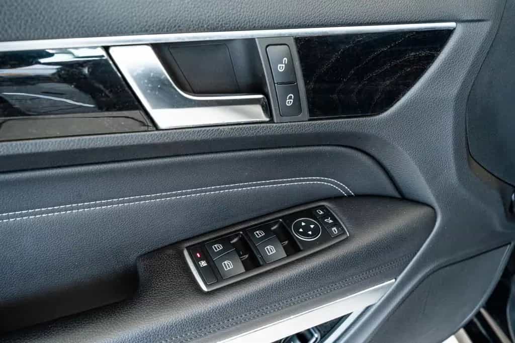 Mercedes-Benz E-Class 200 Cabrio Automatik 184 PS LED Navi 04/2016-photo-18