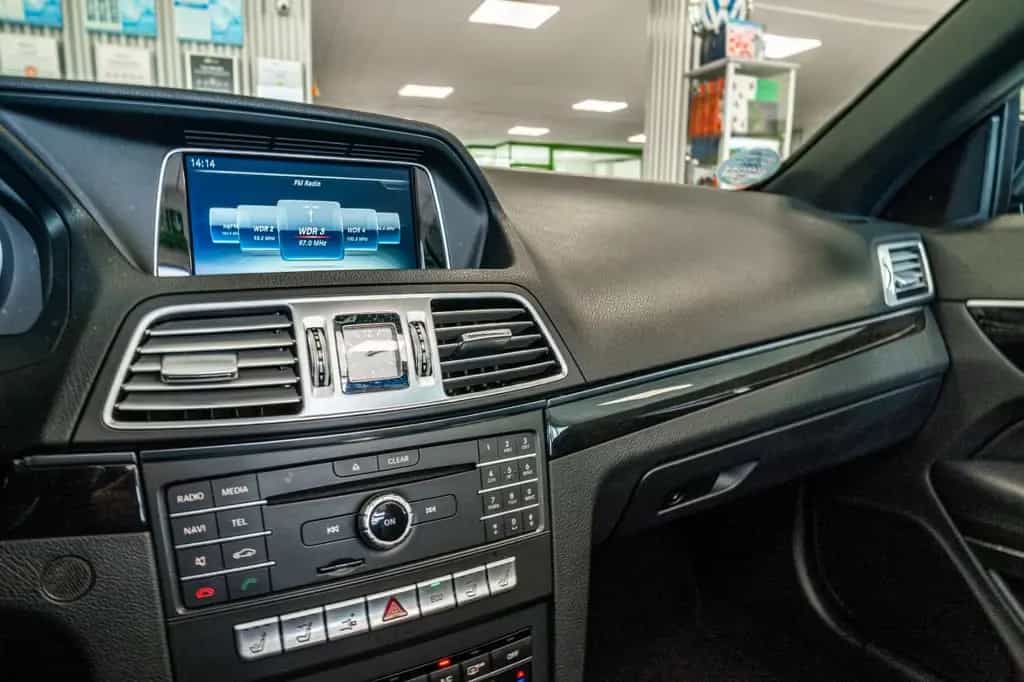 Mercedes-Benz E-Class 200 Cabrio Automatik 184 PS LED Navi 04/2016-photo-19