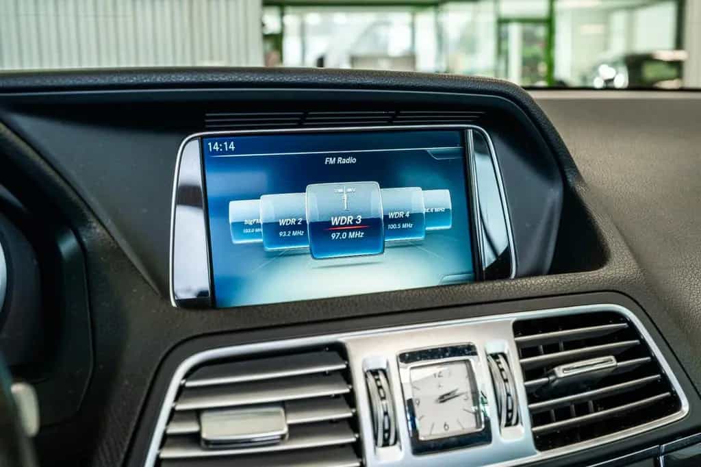 Mercedes-Benz E-Class 200 Cabrio Automatik 184 PS LED Navi 04/2016-photo-20