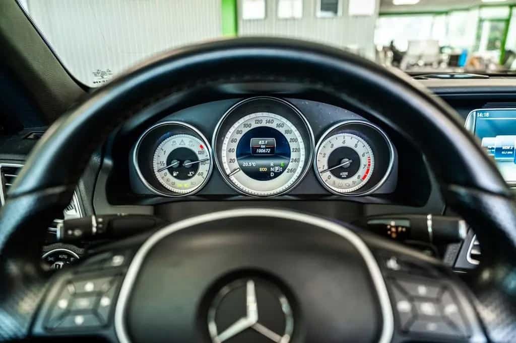 Mercedes-Benz E-Class 200 Cabrio Automatik 184 PS LED Navi 04/2016-photo-25