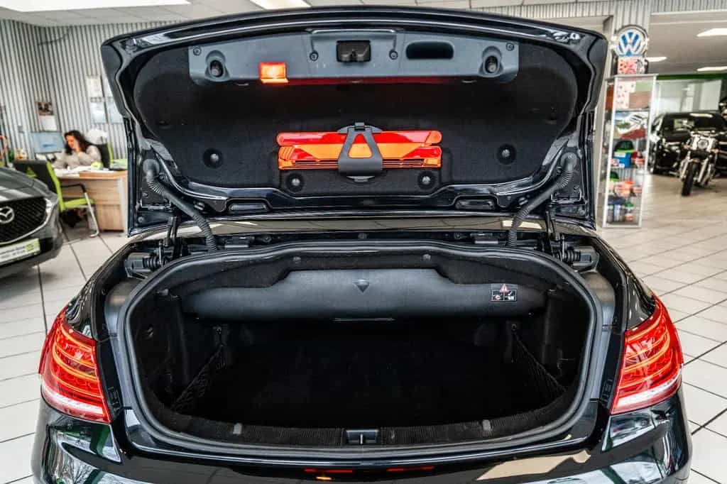 Mercedes-Benz E-Class 200 Cabrio Automatik 184 PS LED Navi 04/2016-photo-31