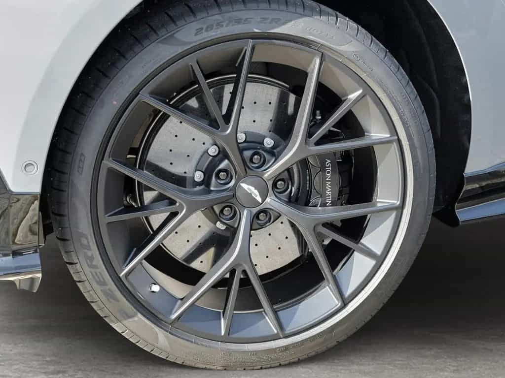 Aston Martin DBX S China Grey Onyx Black null-photo-11