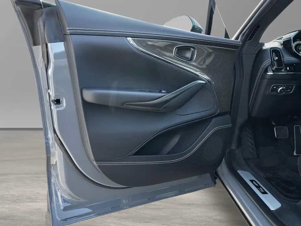 Aston Martin DBX S China Grey Onyx Black null-photo-18