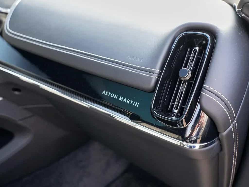 Aston Martin DBX S China Grey Onyx Black null-photo-41