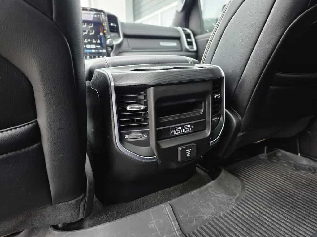 Dodge RAM 1500 5.7 4x4 Laramie 12´´ Pano LED Mem. RC 06/2023-photo-22