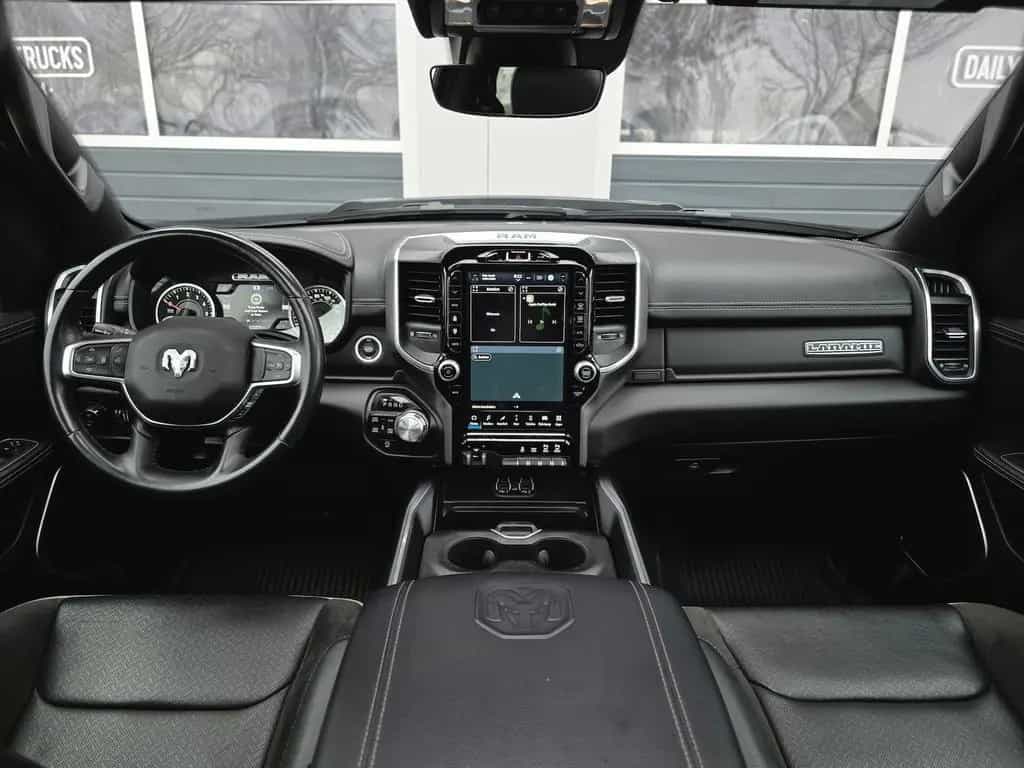 Dodge RAM 1500 5.7 4x4 Laramie 12´´ Pano LED Mem. RC 06/2023-photo-27