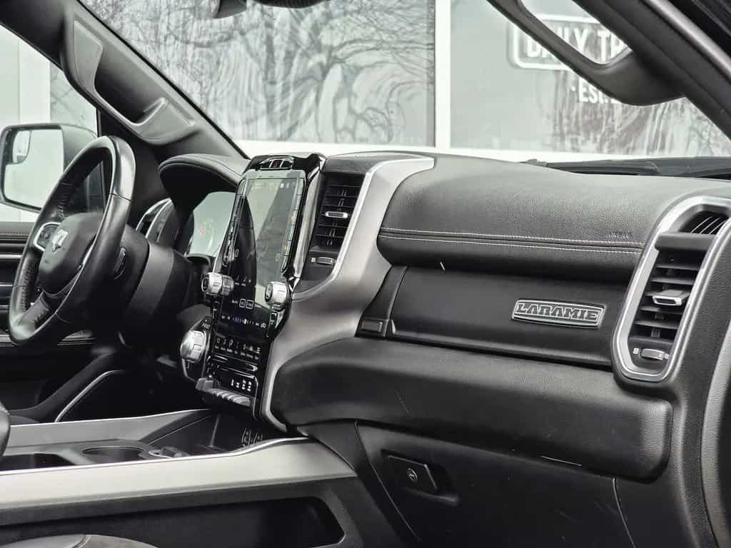 Dodge RAM 1500 5.7 4x4 Laramie 12´´ Pano LED Mem. RC 06/2023-photo-31
