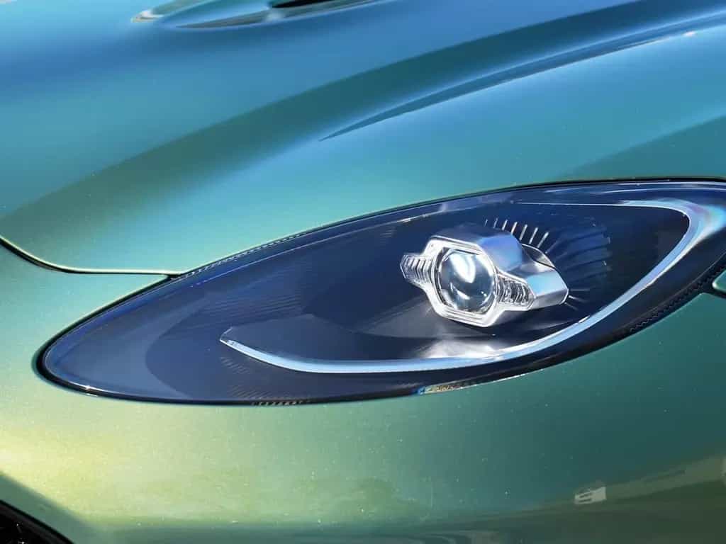 Aston Martin DBX S Iridescent Emerald / Oxford Tan Bowers WIl 02/2026-photo-10