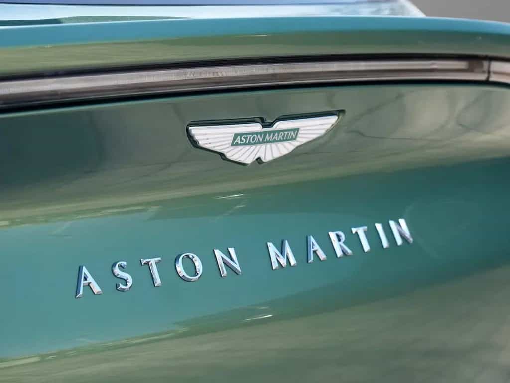 Aston Martin DBX S Iridescent Emerald / Oxford Tan Bowers WIl 02/2026-photo-16