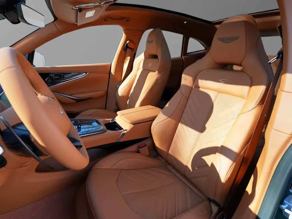 Aston Martin DBX S Iridescent Emerald / Oxford Tan Bowers WIl 02/2026-photo-20