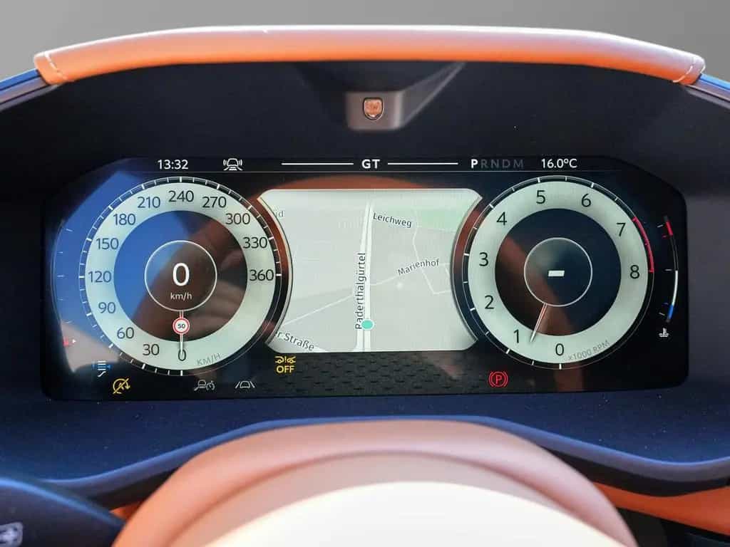 Aston Martin DBX S Iridescent Emerald / Oxford Tan Bowers WIl 02/2026-photo-23