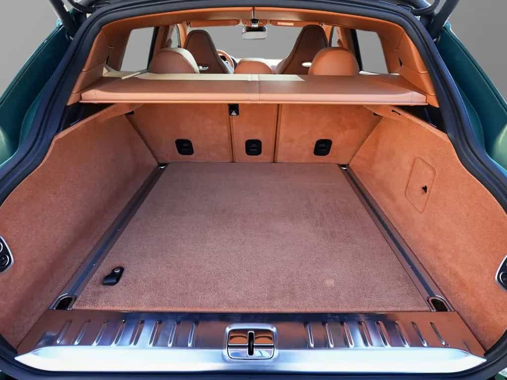 Aston Martin DBX S Iridescent Emerald / Oxford Tan Bowers WIl 02/2026-photo-29