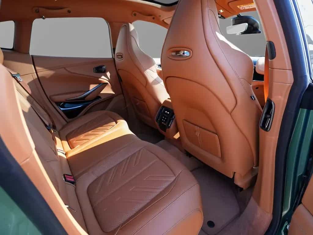 Aston Martin DBX S Iridescent Emerald / Oxford Tan Bowers WIl 02/2026-photo-33