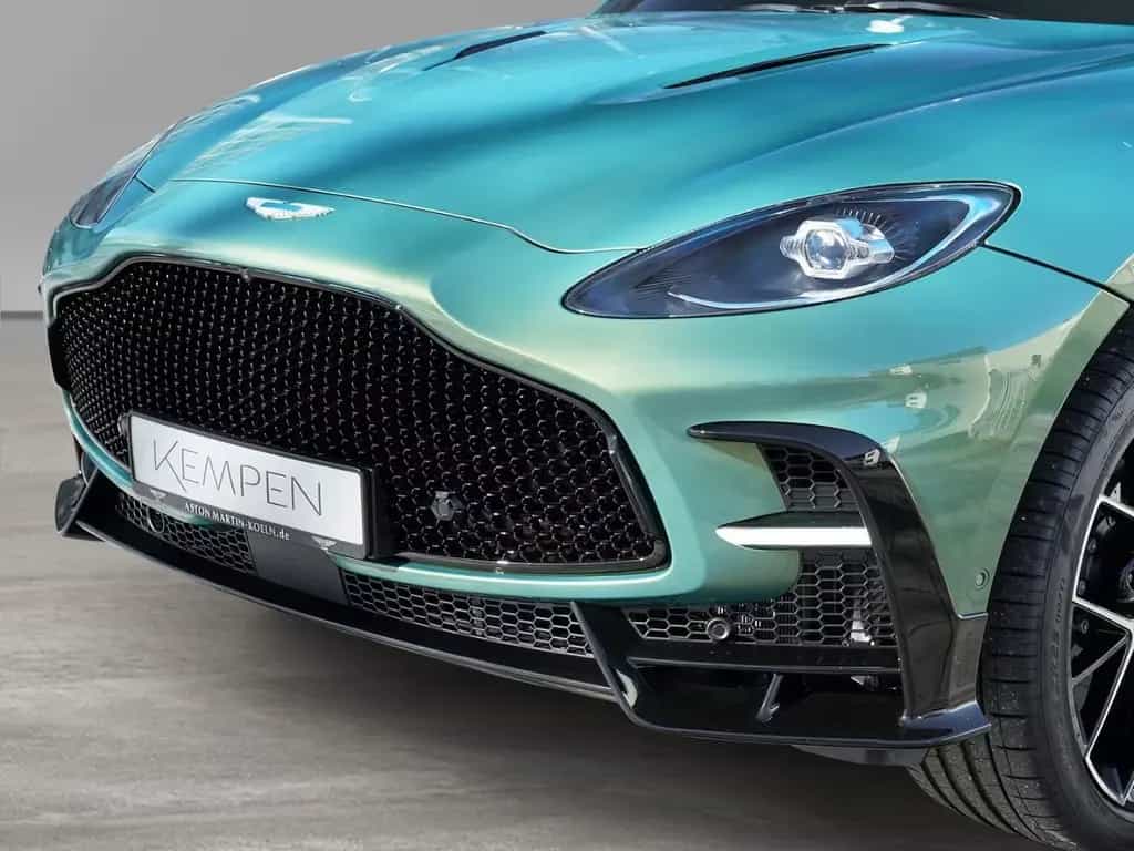 Aston Martin DBX S Iridescent Emerald / Oxford Tan Bowers WIl 02/2026-photo-9