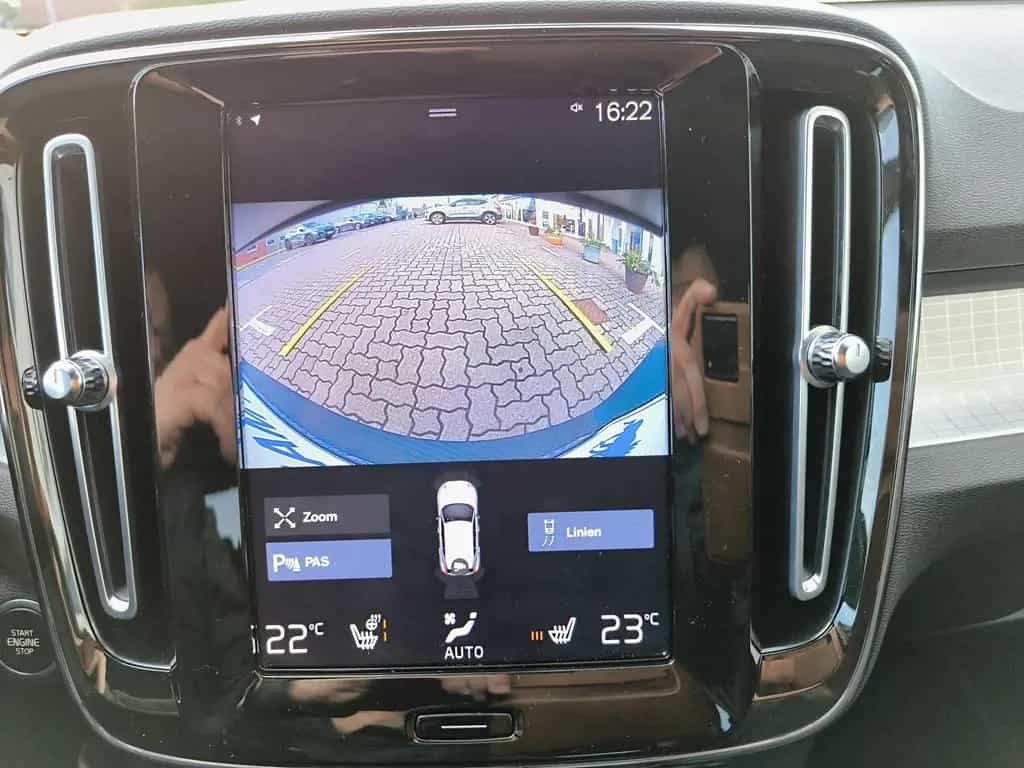 Volvo XC40 T3 Benzin Momentum Pro Navi / ACC / Kamera 09/2021-photo-17