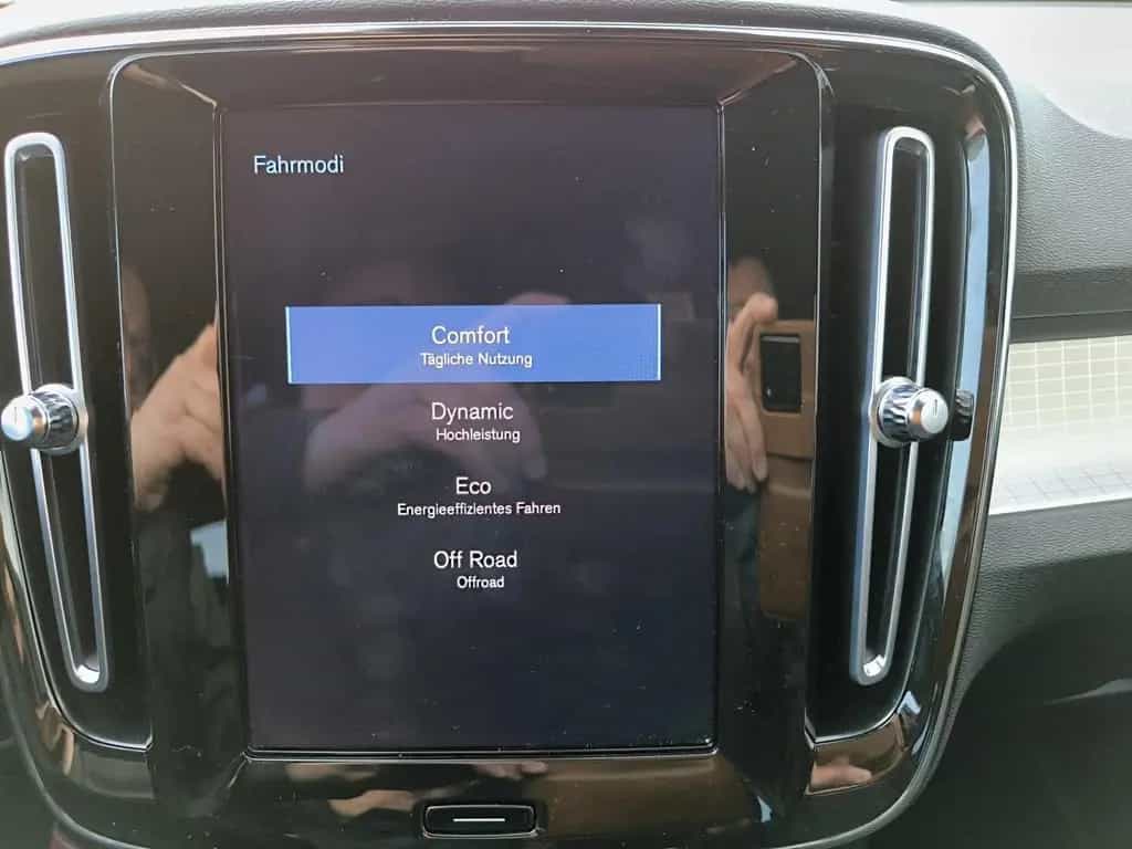Volvo XC40 T3 Benzin Momentum Pro Navi / ACC / Kamera 09/2021-photo-18