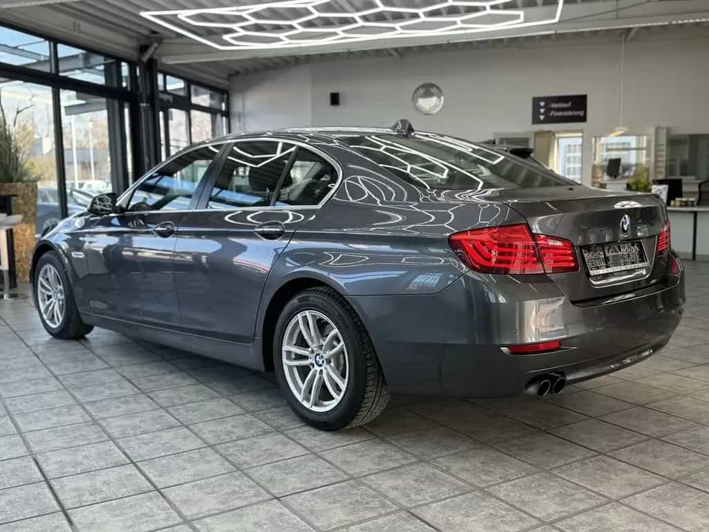 BMW 5 Series 520 dA xDrive, Navi, Bi-Xenon, Bluetooth, Sitzh. 08/2016-photo-1