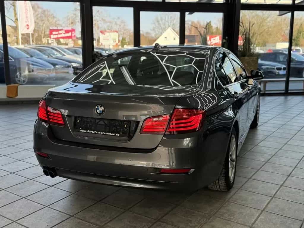 BMW 5 Series 520 dA xDrive, Navi, Bi-Xenon, Bluetooth, Sitzh. 08/2016-photo-2