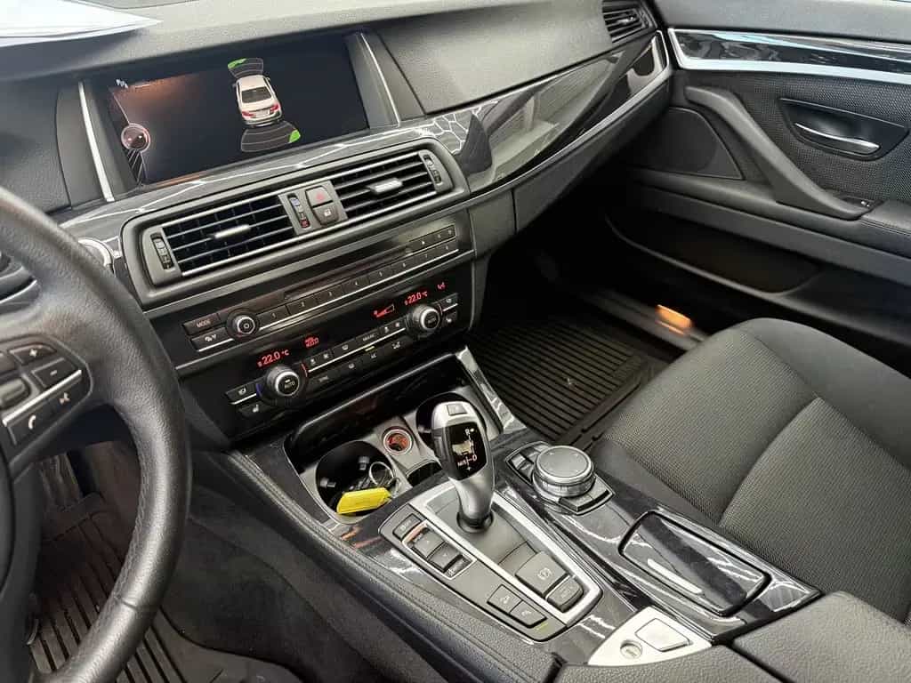 BMW 5 Series 520 dA xDrive, Navi, Bi-Xenon, Bluetooth, Sitzh. 08/2016-photo-4