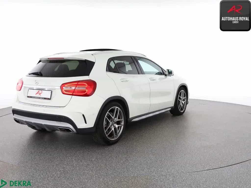 Mercedes-Benz GLA-Class 45 AMG PERFORMANCE 4M PANO,KEYLESS,COMAND 09/2016-photo-4