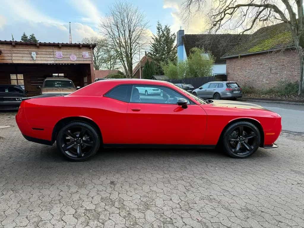 Dodge Challenger 5,7 V8*SRT KIT*LEDER*NAVI*KEYLESS*GARNTIE*SERVIC 11/2020-photo-17