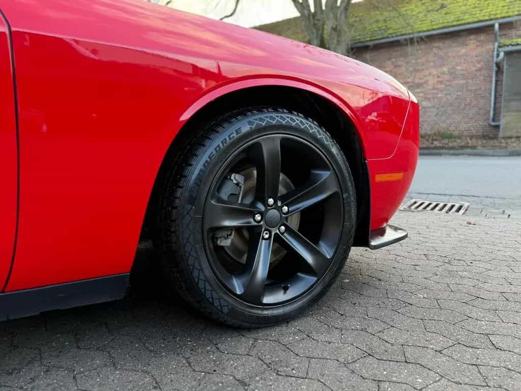 Dodge Challenger 5,7 V8*SRT KIT*LEDER*NAVI*KEYLESS*GARNTIE*SERVIC 11/2020-photo-18