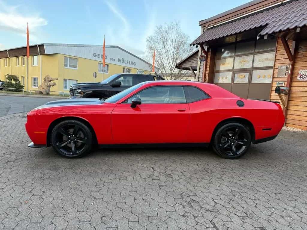 Dodge Challenger 5,7 V8*SRT KIT*LEDER*NAVI*KEYLESS*GARNTIE*SERVIC 11/2020-photo-28
