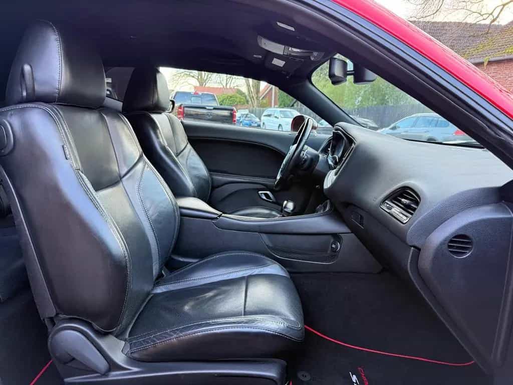 Dodge Challenger 5,7 V8*SRT KIT*LEDER*NAVI*KEYLESS*GARNTIE*SERVIC 11/2020-photo-40