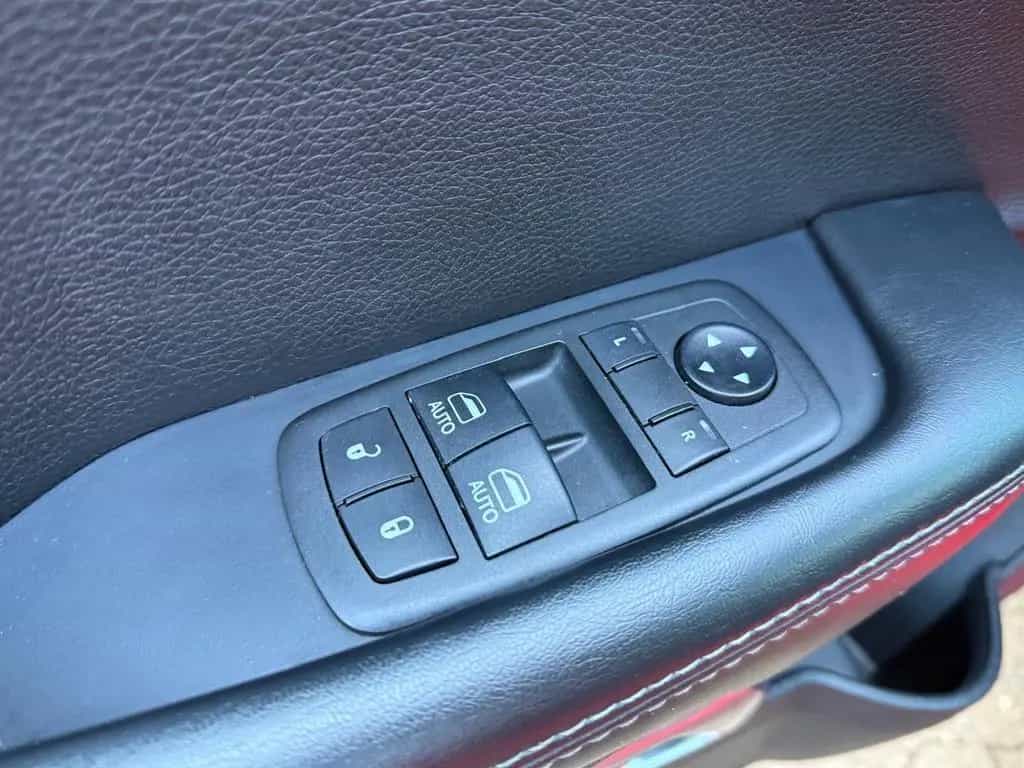 Dodge Challenger 5,7 V8*SRT KIT*LEDER*NAVI*KEYLESS*GARNTIE*SERVIC 11/2020-photo-45