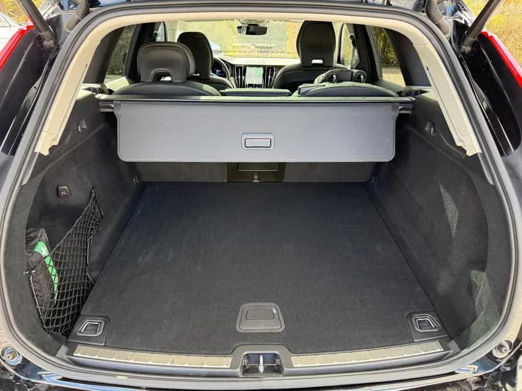 Volvo XC60 B4 AWD PLUS DARK+LEDER+NAVI+PANO+HK SOUND 03/2023-photo-14