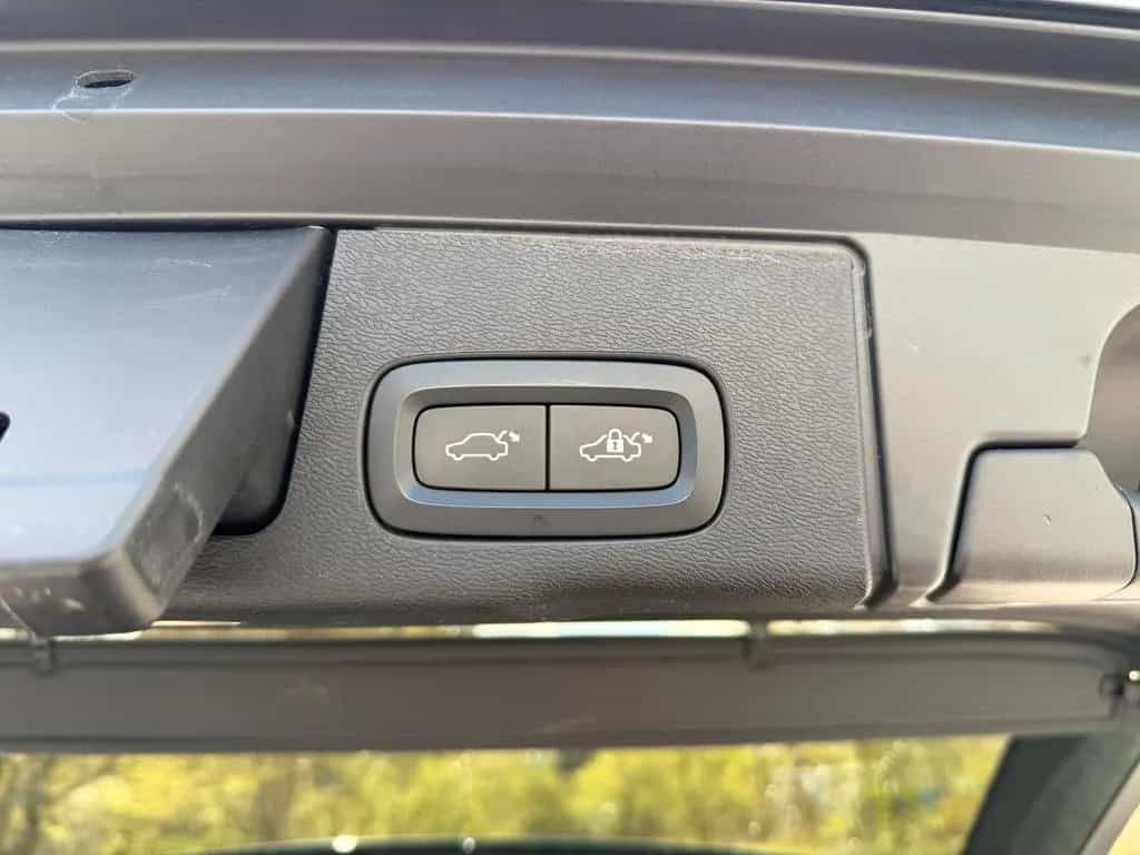 Volvo XC60 B4 AWD PLUS DARK+LEDER+NAVI+PANO+HK SOUND 03/2023-photo-15