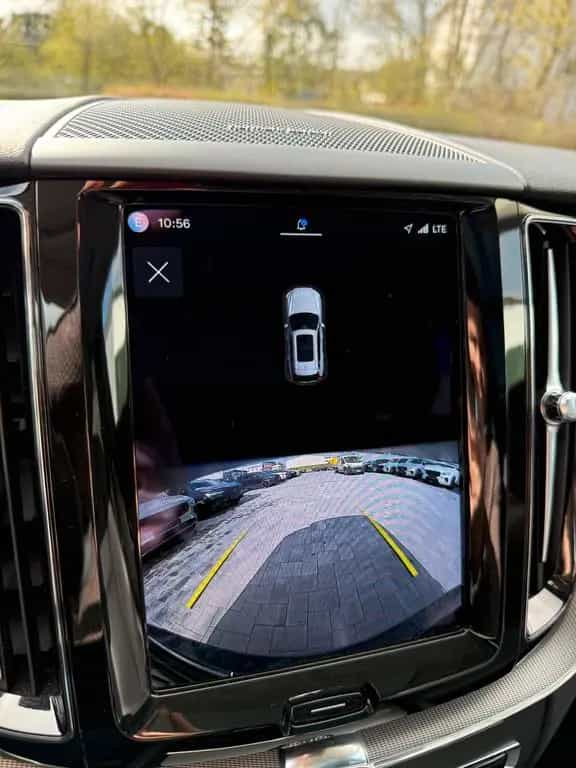Volvo XC60 B4 AWD PLUS DARK+LEDER+NAVI+PANO+HK SOUND 03/2023-photo-17
