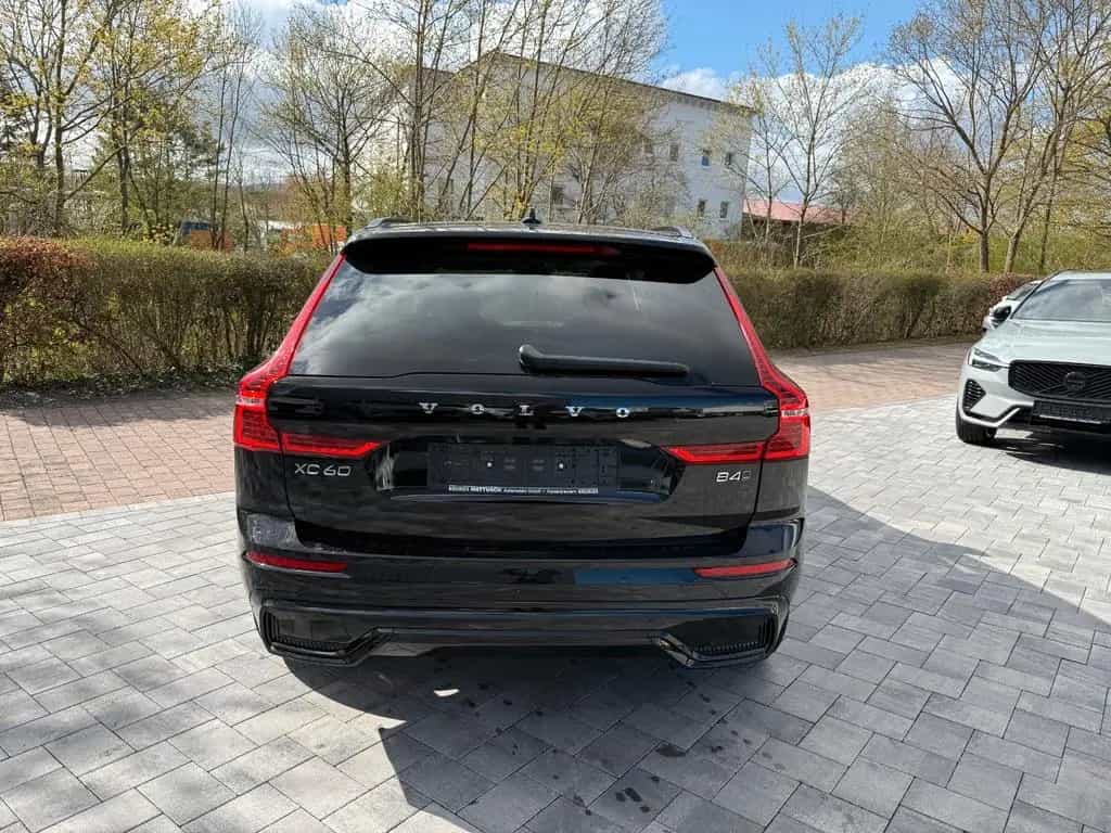 Volvo XC60 B4 AWD PLUS DARK+LEDER+NAVI+PANO+HK SOUND 03/2023-photo-5